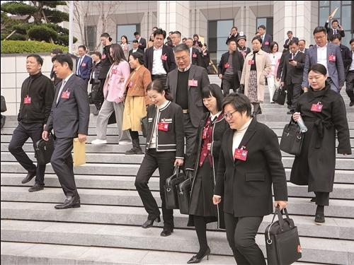 履職譜新篇 揚(yáng)帆再起航